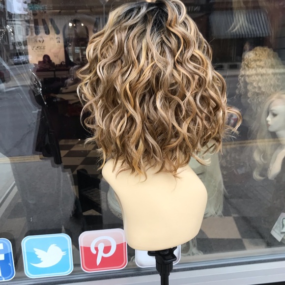 Ash blonde curly bob 4X4 Freepart ombré wig 2020 - Picture 2 of 8